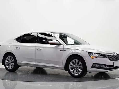 2021 Skoda Superb III Рестайлинг, серебристый, 2320000 рублей, вид 2