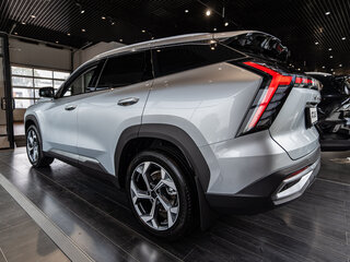 2026 Geely Atlas II, серебристый, 4019900 рублей, вид 3