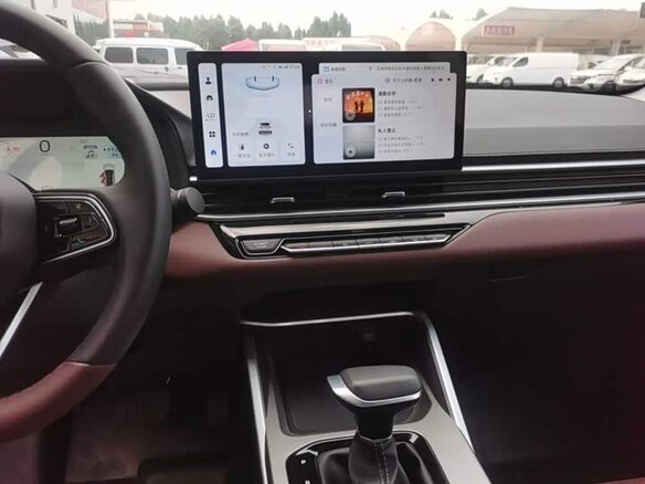 2026 Geely Emgrand III, серебристый - вид 15