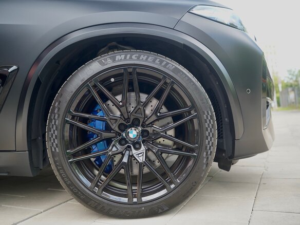 2023 BMW X5 M Competition III (F95) Рестайлинг, чёрный - вид 15