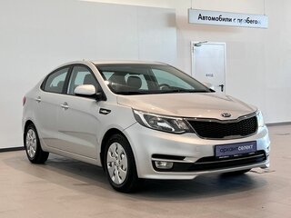 2016 Kia Rio III Рестайлинг, серебристый, 940000 рублей, вид 3