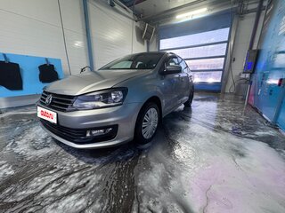 2017 Volkswagen Polo V Рестайлинг, серебристый, 748000 рублей, вид 1