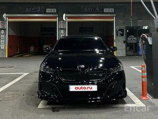 2024 BMW 5 серии 530e VIII (G60/G61/G68), чёрный, 7400000 рублей, вид 5