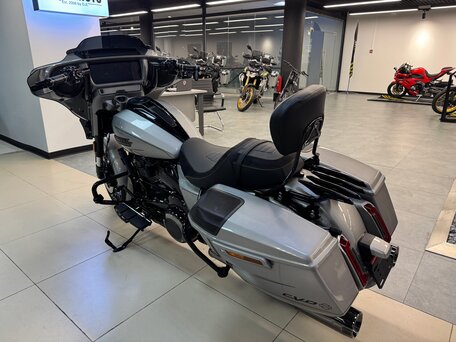 2023 Harley-Davidson CVO Street Glide, серый, 3900000 рублей, вид 5