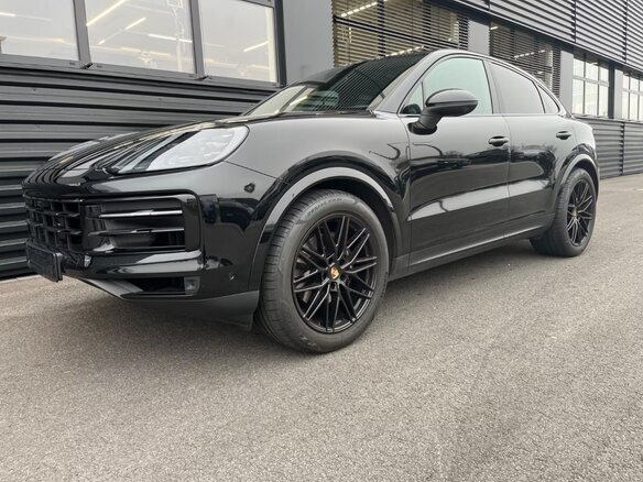 2025 Porsche Cayenne Coupé III Рестайлинг, чёрный - вид 2