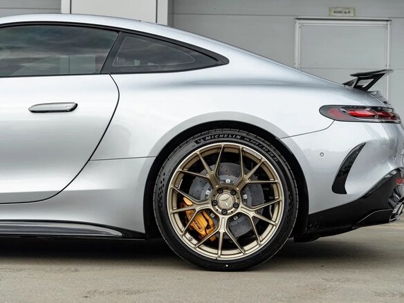 2026 Mercedes-Benz AMG GT 63 S E Performance II, серебристый, 27890000 рублей - вид 6