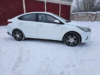 2019 Hyundai Solaris II, белый, 888000 рублей, вид 2