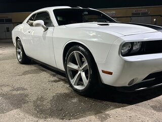 2014 Dodge Challenger III Рестайлинг, белый, 2800000 рублей, вид 1