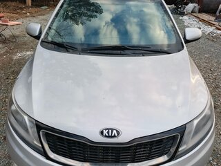 2013 Kia Rio 4-speed III, серебристый, 830000 рублей, вид 2
