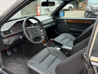 1995 Mercedes-Benz E-Класс 200 I (W124), чёрный, 1200000 рублей, вид 5