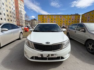 2012 Kia Rio 5-speed III, белый, 590000 рублей, вид 2