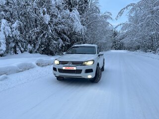 2012 Volkswagen Touareg II, белый, 1600000 рублей, вид 2