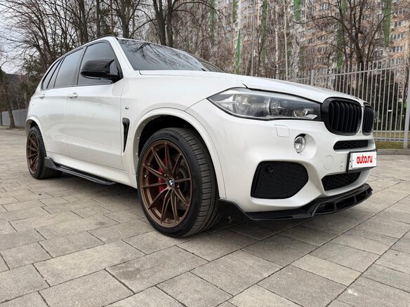 2014 BMW X5 40d III (F15), белый, 3800000 рублей - вид 1