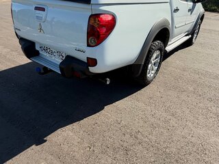 2014 Mitsubishi L200 IV Рестайлинг, белый, 1800000 рублей, вид 3