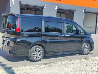 2017 Honda Stepwgn V, чёрный, 1880000 рублей, вид 5