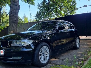 2011 BMW 1 серии 116i I (E81/E82/E87/E88) Рестайлинг, чёрный, 750000 рублей, вид 3