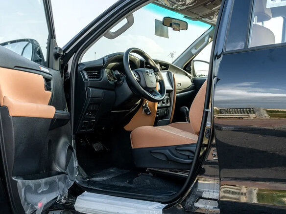 2025 Toyota Fortuner II Рестайлинг, чёрный, 5130000 рублей - вид 7