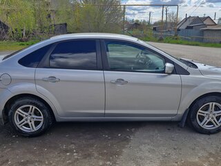 2011 Ford Focus II Рестайлинг, серебристый, 530000 рублей, вид 5