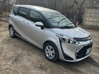 2022 Toyota Sienta II Рестайлинг, серебристый, 1430000 рублей, вид 4