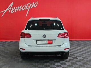 2013 Volkswagen Touareg II, белый, 1825000 рублей, вид 4