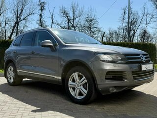 2013 Volkswagen Touareg II, серый, 1840000 рублей, вид 3