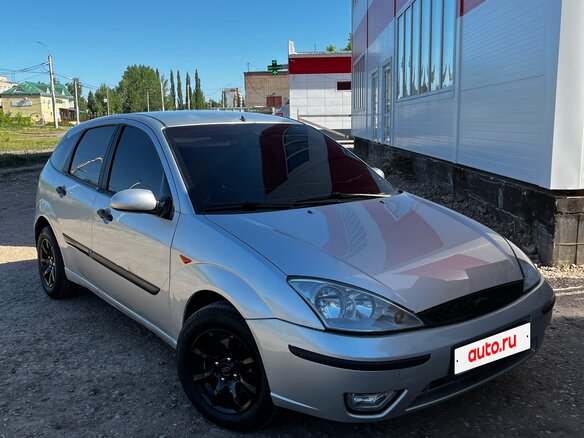 2002 Ford Focus I Рестайлинг, серебристый - вид 1