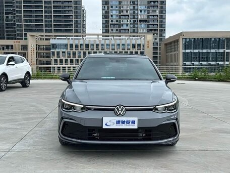 2023 Volkswagen Golf VIII, серый, 1640000 рублей, вид 2