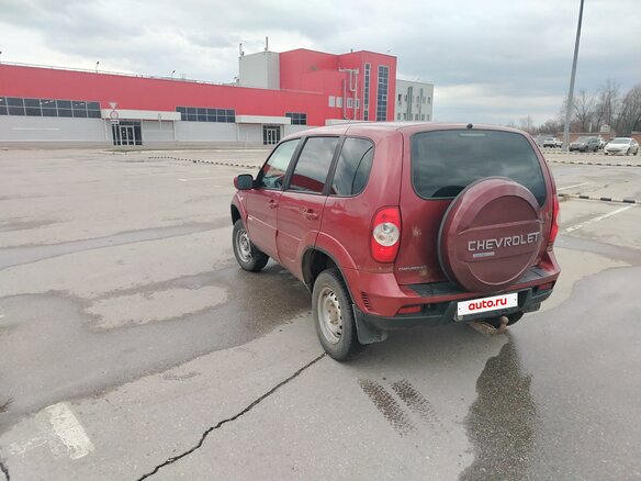 2011 Chevrolet Niva I Рестайлинг, красный, 400000 рублей - вид 5