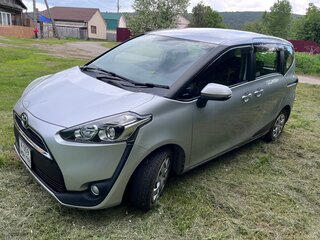 2016 Toyota Sienta II, серебристый, 1310000 рублей, вид 1
