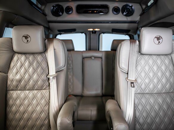 2024 GMC Savana I Рестайлинг, чёрный, 14999999 рублей - вид 22