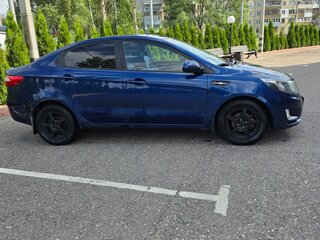 2015 Kia Rio 6-speed III, синий, 880000 рублей, вид 4