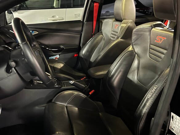 2018 Ford Focus III Рестайлинг, чёрный, 1700000 рублей - вид 3