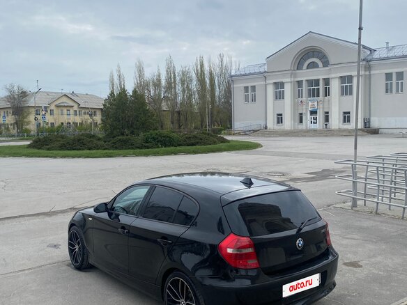 2009 BMW 1 серии 116i I (E81/E82/E87/E88) Рестайлинг, чёрный, 850000 рублей - вид 4