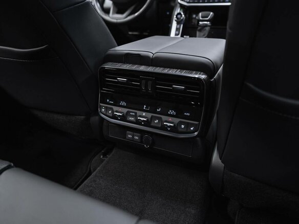 2026 Toyota Land Cruiser 300 Series, белый, 14850000 рублей - вид 24