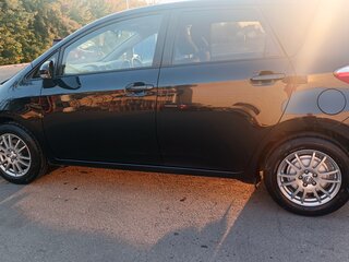 2011 Toyota Ractis II, чёрный, 780000 рублей, вид 4