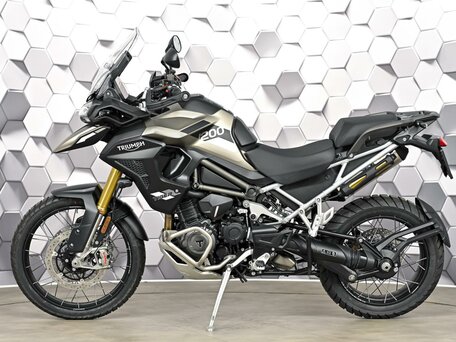 2025 Triumph Tiger 1200, серый, 1699000 рублей, вид 4