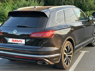 2019 Volkswagen Touareg III, чёрный, 2900000 рублей, вид 3