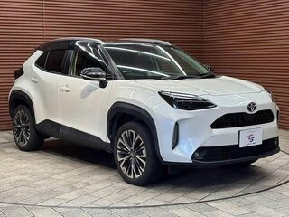 2021 Toyota Yaris Cross I, белый, 1390000 рублей, вид 2