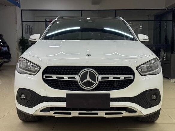 2022 Mercedes-Benz GLA 180 II (H247), белый - вид 1