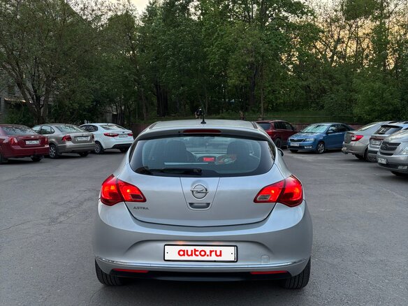 2012 Opel Astra J Рестайлинг, серебристый, 650000 рублей - вид 2