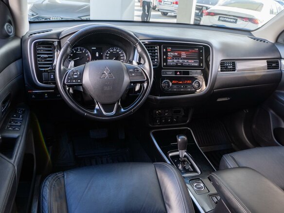 2018 Mitsubishi Outlander III Рестайлинг 3, белый - вид 5