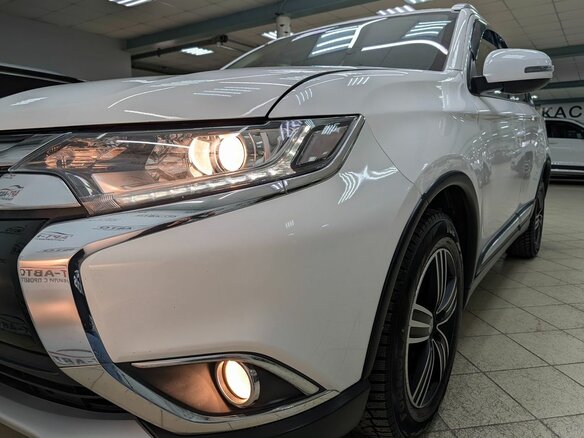 2015 Mitsubishi Outlander III Рестайлинг 2, белый - вид 26