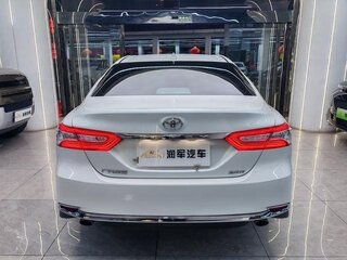 2023 Toyota Camry VIII (XV70) Рестайлинг, белый, 3157000 рублей, вид 4