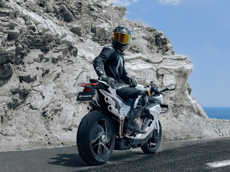 2026 CFMoto 750SR-S, чёрный, 924900 рублей, вид 4