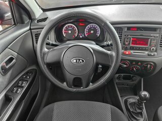 2009 Kia Rio II, красный, 344000 рублей, вид 5