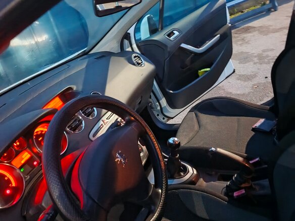 2010 Peugeot 308 I, белый - вид 12