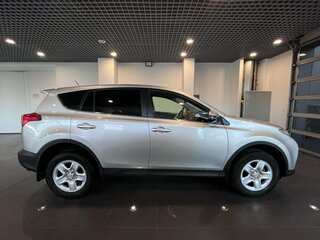 2015 Toyota RAV4 IV (XA40), серебристый, 2400000 рублей, вид 2