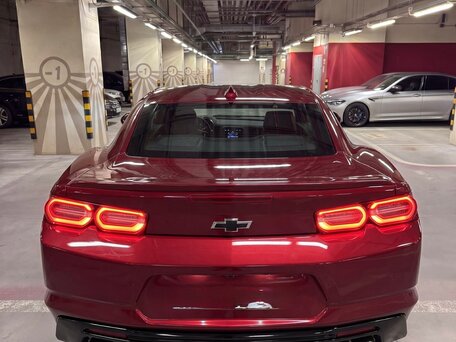 2020 Chevrolet Camaro SS VI Рестайлинг, красный, 5300000 рублей, вид 4