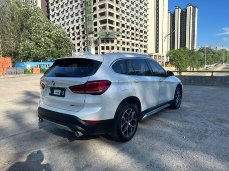 2022 BMW X1 18i sDrive II (F48) Рестайлинг, белый, 2233000 рублей, вид 4