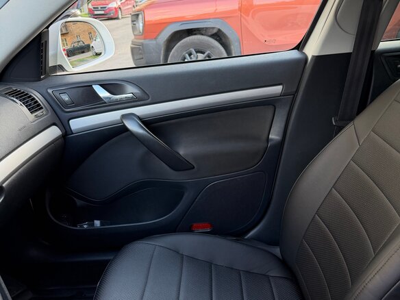 2013 Skoda Octavia II (A5) Рестайлинг, белый, 858000 рублей - вид 13